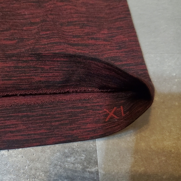 Lululemon Metal Vent tech short sleeves top. Heathered dark red and black. XL. - Picture 4 of 9